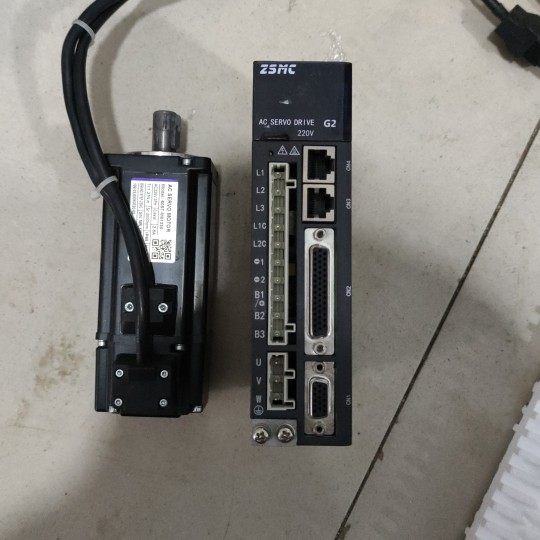 芝山伺服zsd-g2aaaa3204a驱动 电机60st-mst-m01330二手拆机询价
