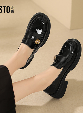 大东厚底乐福鞋女鞋2025新款春秋爆款粗跟金币黑色漆皮小皮鞋0200