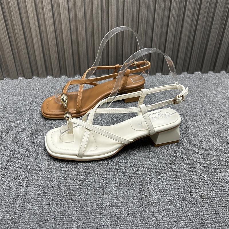 一字扣带夹趾罗马凉鞋女