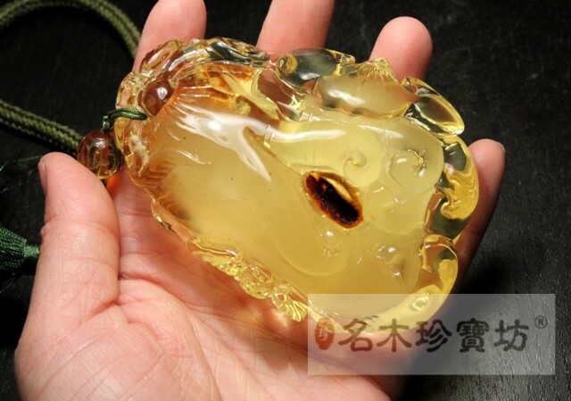 k波兰天然琥珀金绞蜜蜜蜡立体佛手把件吊坠83点81g男女现货
