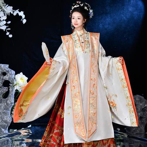 女重工刺绣提花战国袍汉服套装