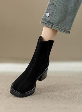 春季磨砂绒面短靴女2026新款灰色弹力矮靴方头粗跟高跟马丁0128ed