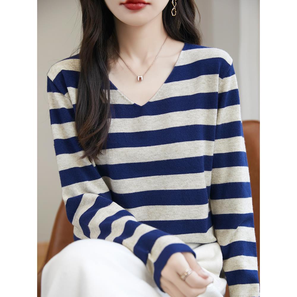 秋冬早秋V领条纹针织打底衫女2025新款秋内搭上衣洋气大码女1201u