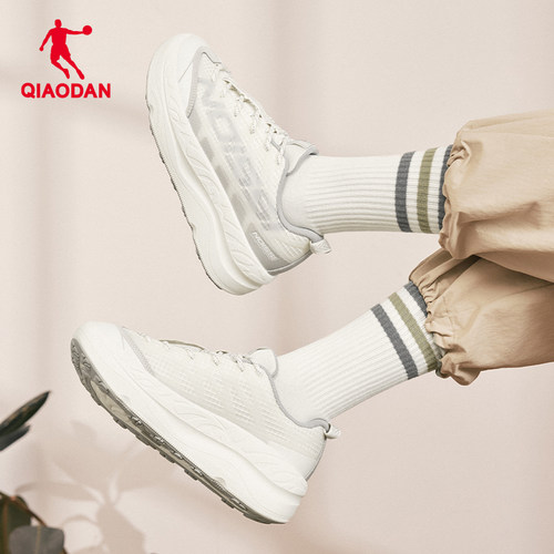 乔丹女休闲鞋网面透气老爹鞋