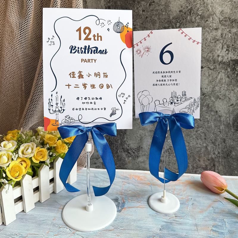 生日宴桌卡席位卡宝宝满月百天周岁定制号码牌台卡带底座蝴蝶结