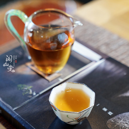 阅山堂正山小种妃子笑红茶