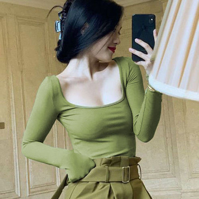 性感螺纹女露锁骨显白显胸大