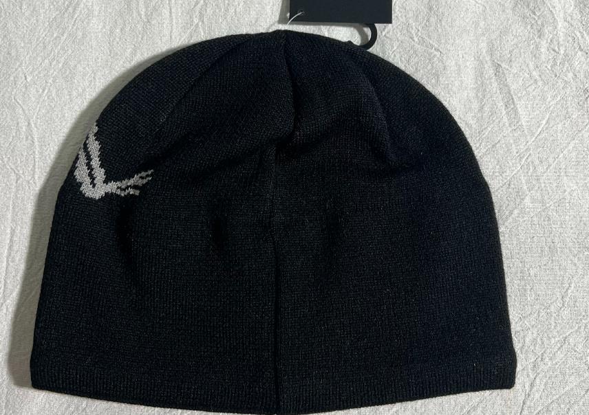 thumbnail for It feels good in the hand, and there are only two colors of black and gray cold hats