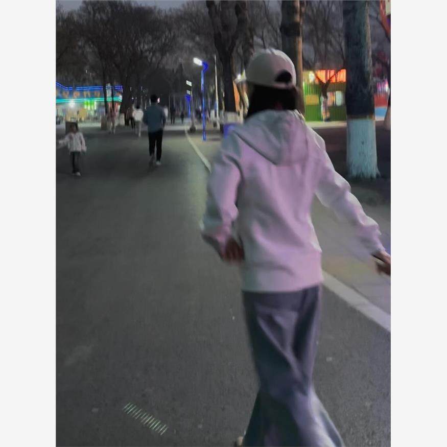 灰色修身卫衣外套女款春