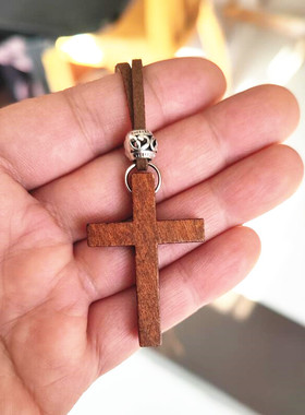 木质十字架吊坠皮绒绳项链迷你