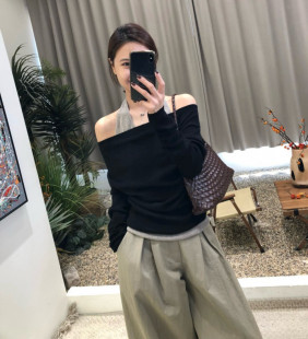 W7592 T恤 撞色拼接独特漂亮性感斜肩长袖 韩系假两件秋季