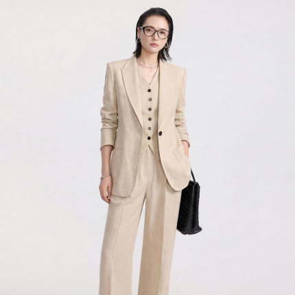 xyi 简约风亚麻色套装2026新款女夏季职业通勤显瘦三件套商务穿搭
