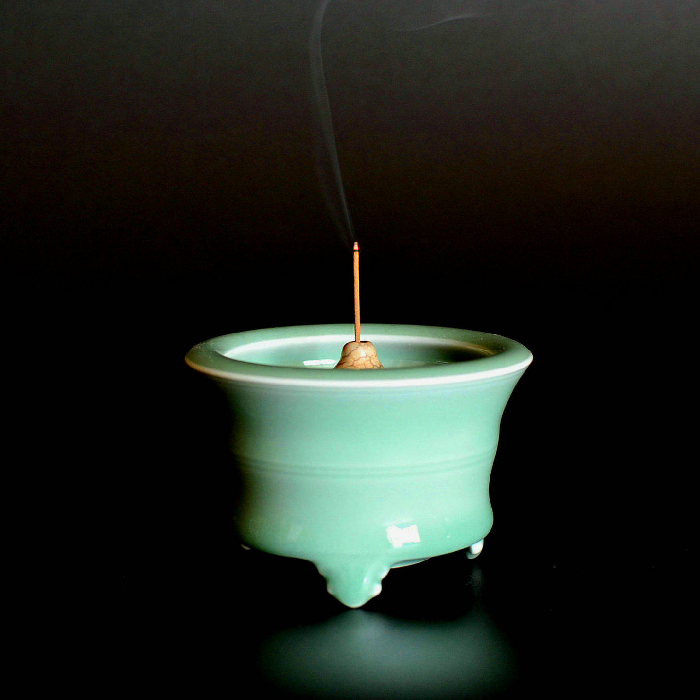 龙泉青瓷珍品茶器弟窑梅子青三足玄纹香炉陈相源制全手孤品