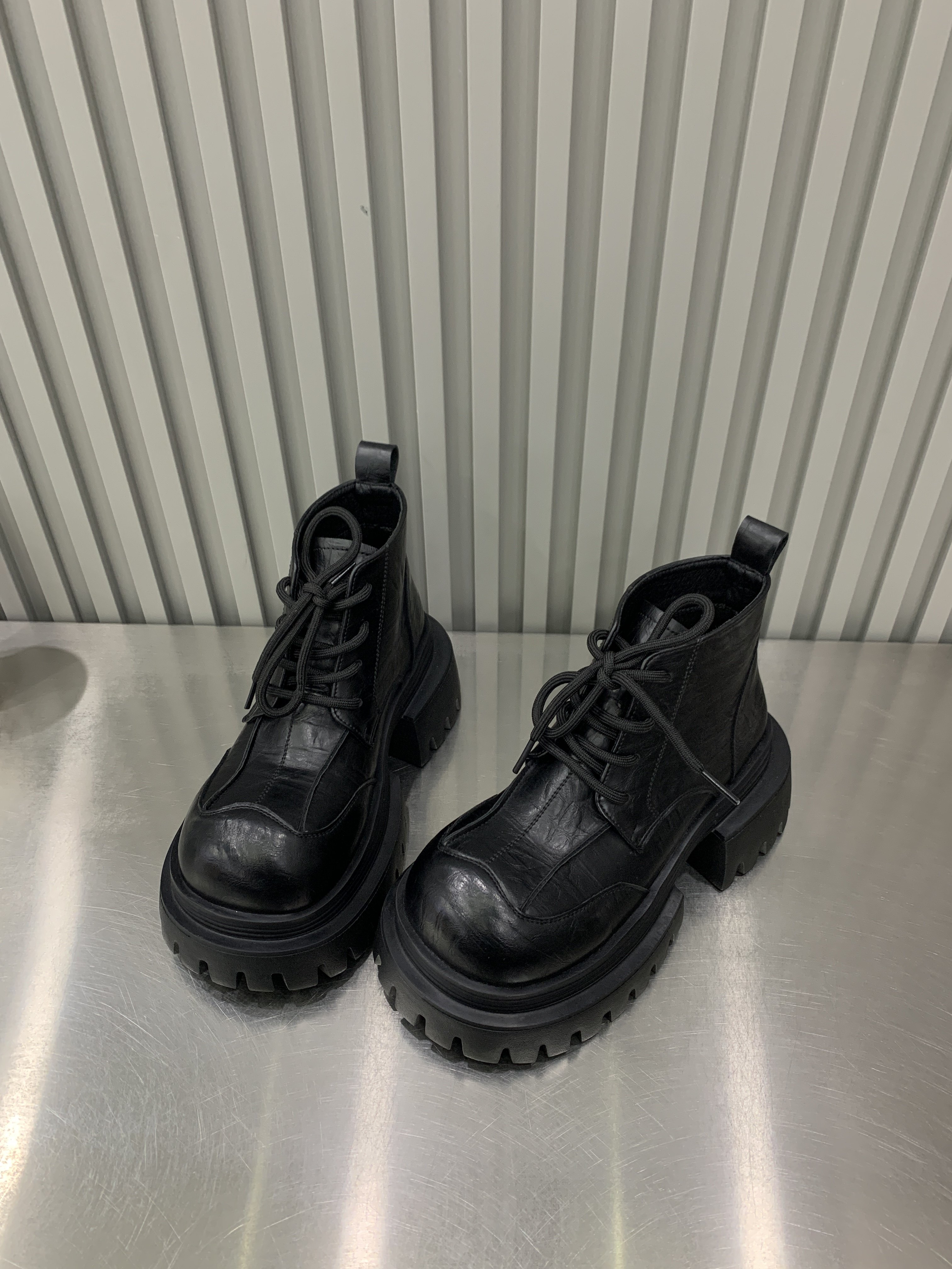 厚底马丁靴女2025秋冬新款英伦风增高工装机车靴百搭休闲时尚短靴