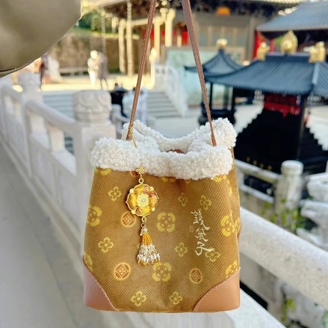 杭州有钱花金钱袋2026新年限定钱袋子秋冬卡其色毛茸茸手提包包,箱包皮具/热销女包/男包,水桶包,淘宝优惠券,粉丝福利购,淘宝优惠卷