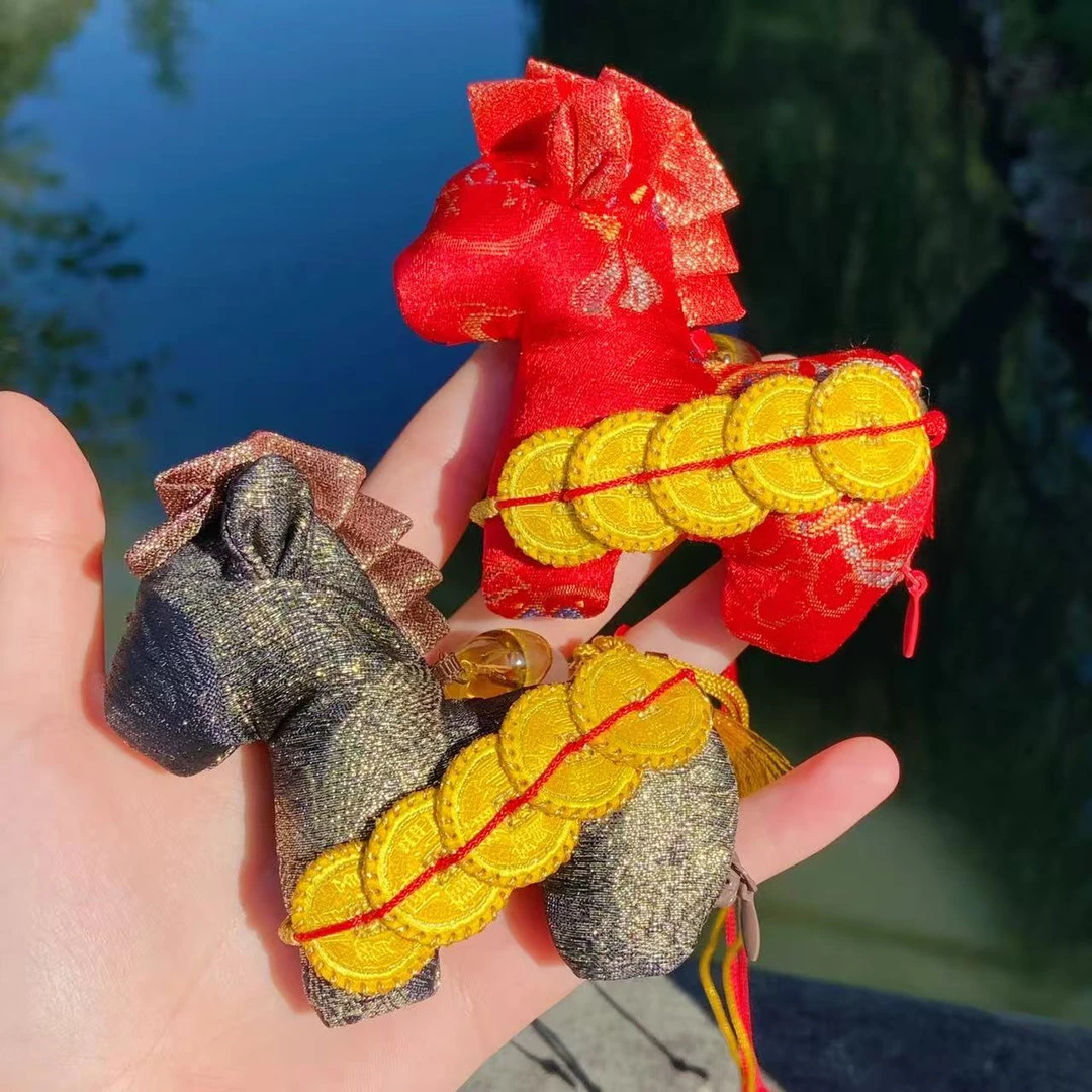 马携万贯来2026新年马年车挂