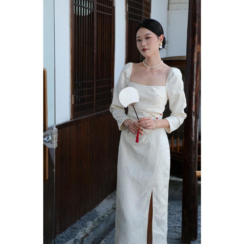 鹿与玫瑰新中式复古长袖白色连衣裙女气质显瘦收腰法式礼服小白裙