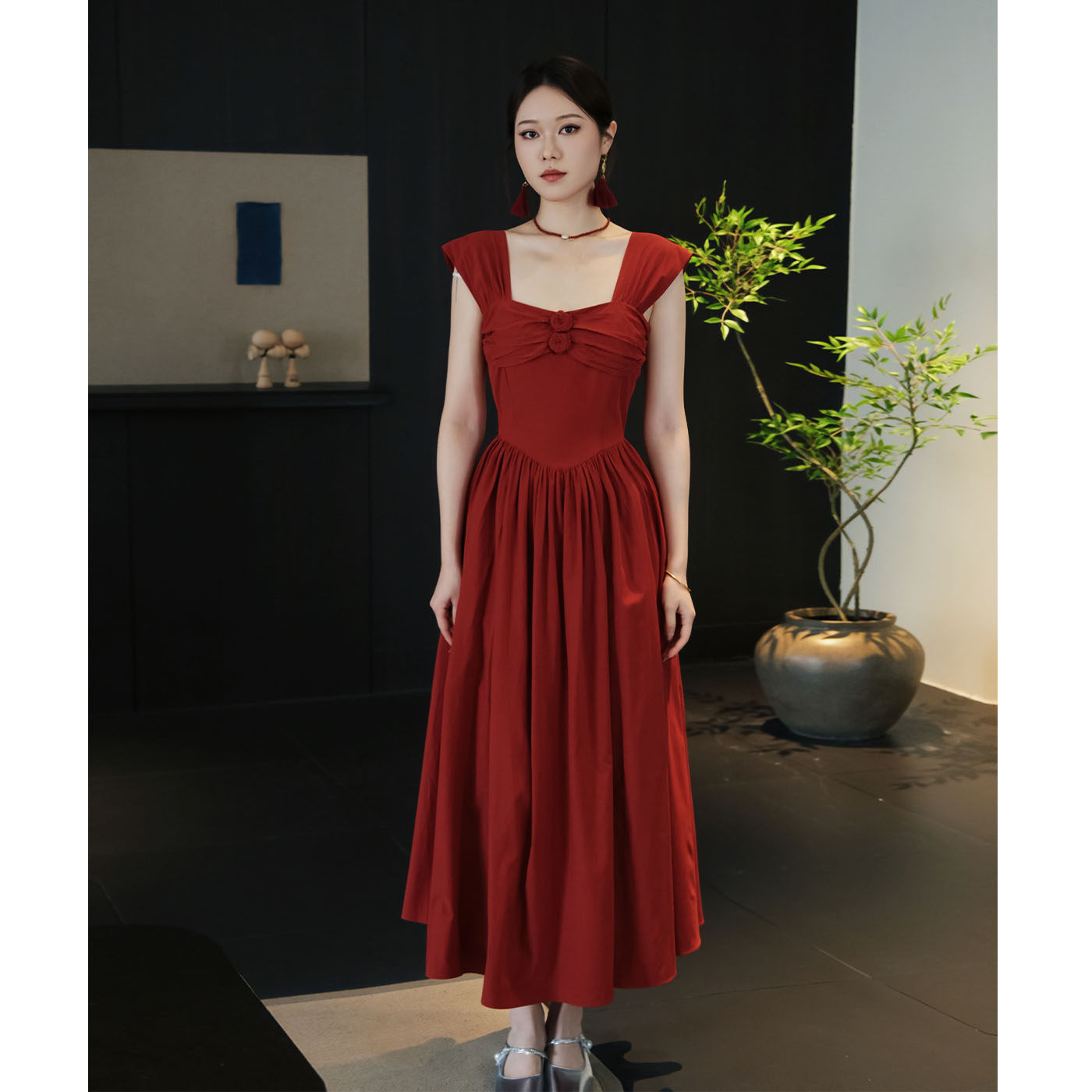 鹿与玫瑰优雅复古红色连衣裙女无袖高腰气质修身长裙礼服敬酒服