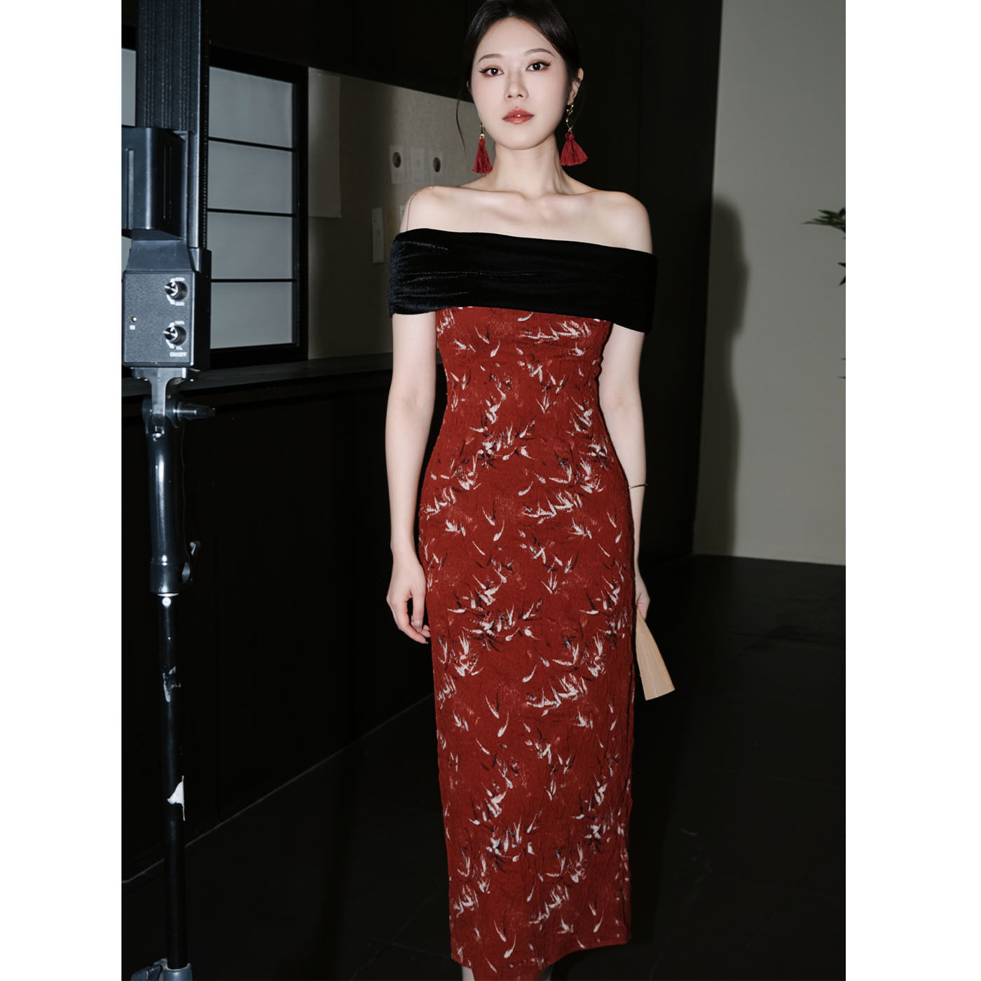 鹿与玫瑰一字肩红色长裙女宴会修身显瘦气质法式复古礼服连衣裙子