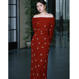 鹿与玫瑰一字肩连衣裙红色长裙气质修身显瘦订婚宴会礼服裙子秋冬