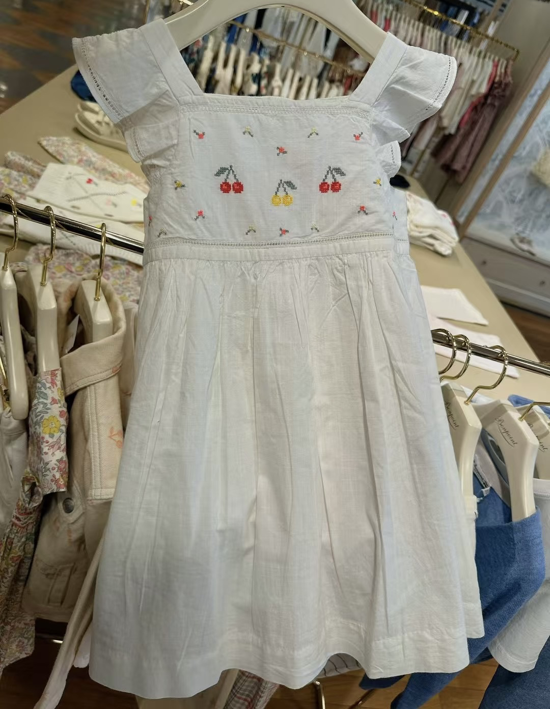 法单童装25春夏女童樱桃刺绣无袖连衣裙柔软双层飞袖全棉公主裙