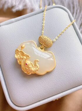 莲花玉吊坠配饰毛衣白玉银项链