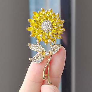 韩版 精致向日葵胸花立体精美别针配饰 时尚 水晶太阳花胸针女个性