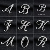 水钻英文字母百搭胸针胸花徽章防走光男女时尚 气质大衣配饰品别针