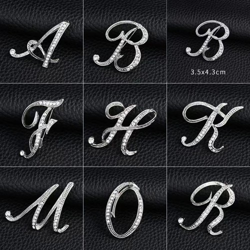 水钻英文字母百搭胸针徽章防走光