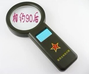 。带灯高倍高清晰放大镜老人阅读看报看书学生学习随身携带便携式