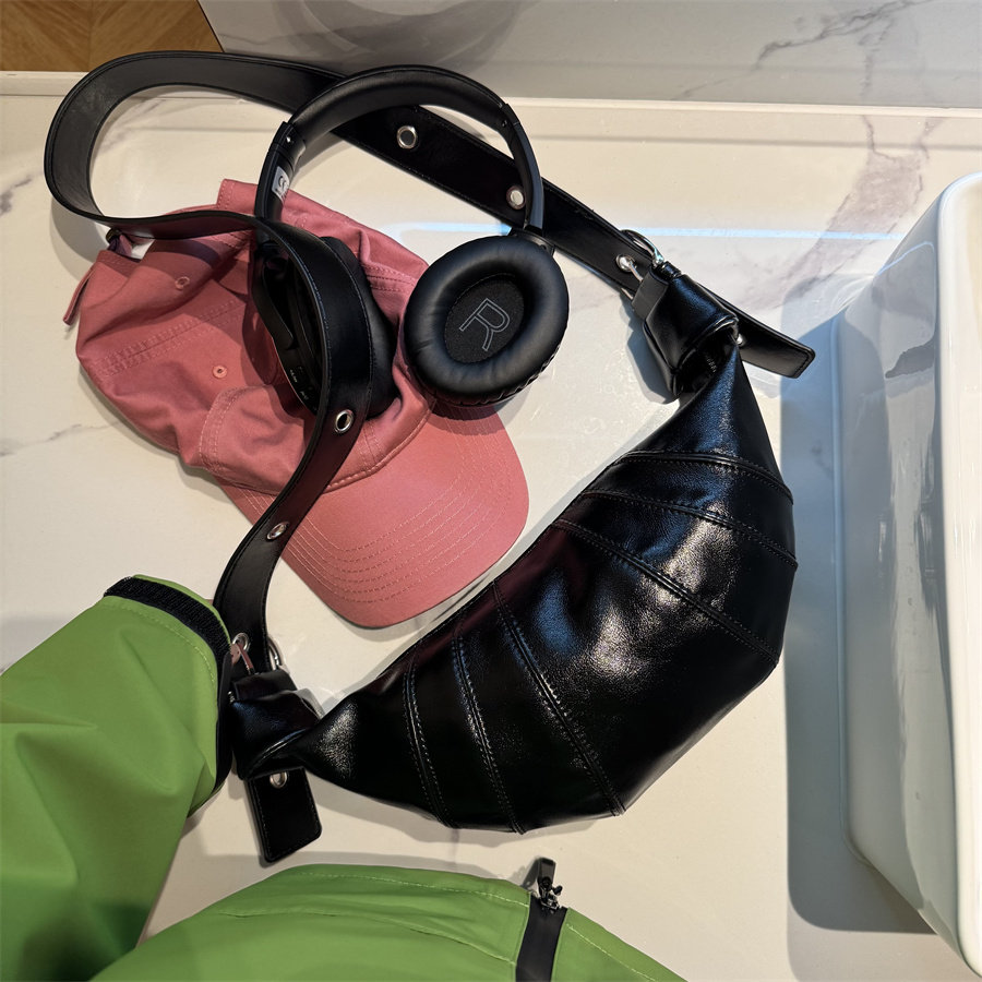 【万物皆可搭】实用牛角包可调节肩带斜挎胸包饺子包2025新款女包,箱包皮具/热销女包/男包,通用款女包,淘宝优惠券,粉丝福利购,淘宝优惠卷