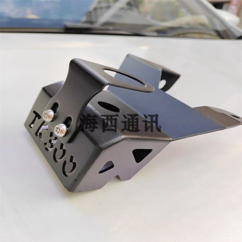 坦克300改装引擎盖天线射灯夹边图片