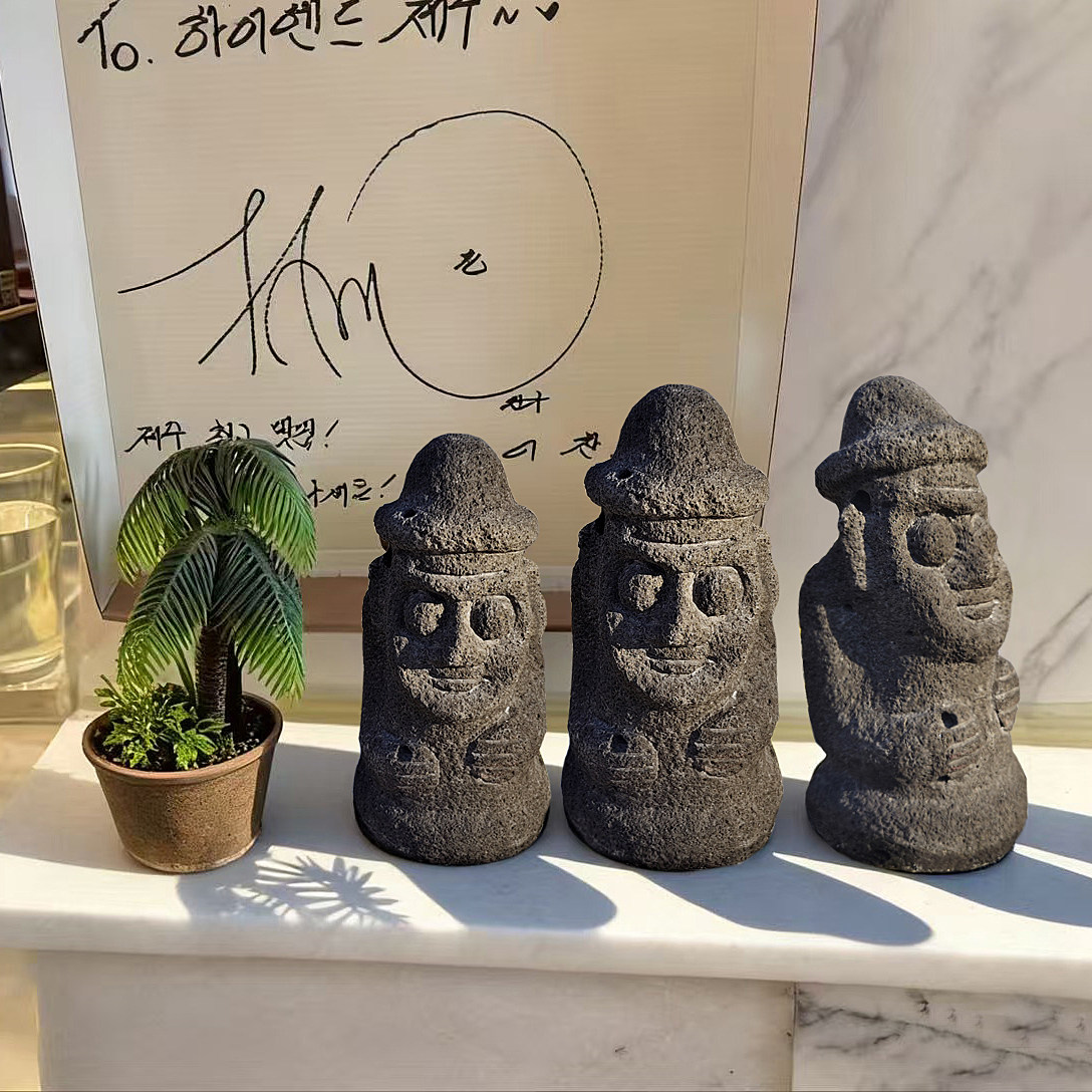 石雕老头人像火山石韩国旅游纪念品雪花兽烧烤石像人物雕塑摆件
