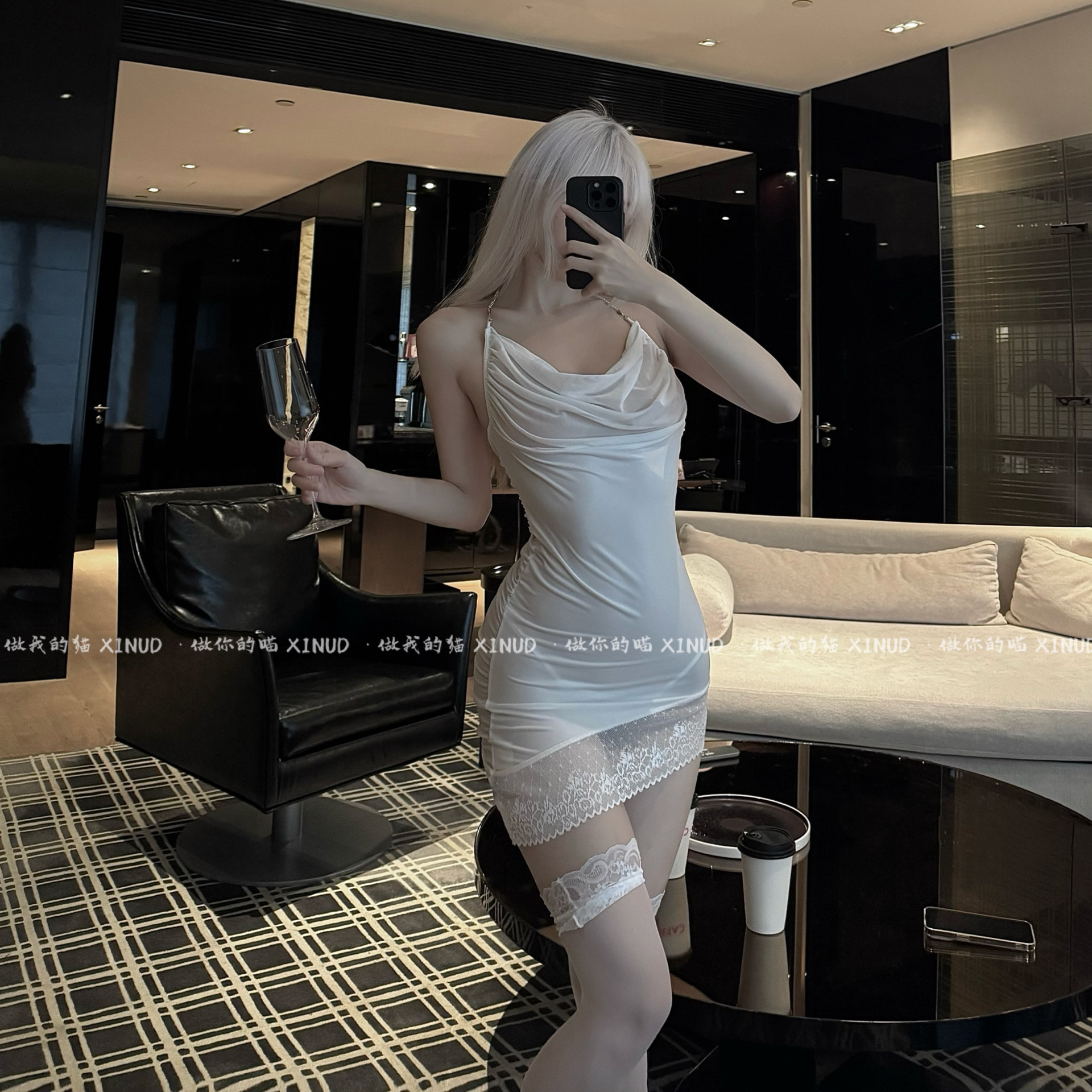 做你的猫：燃情秘语*姐姐感气质深V领露背高级感睡衣性感吊带睡裙