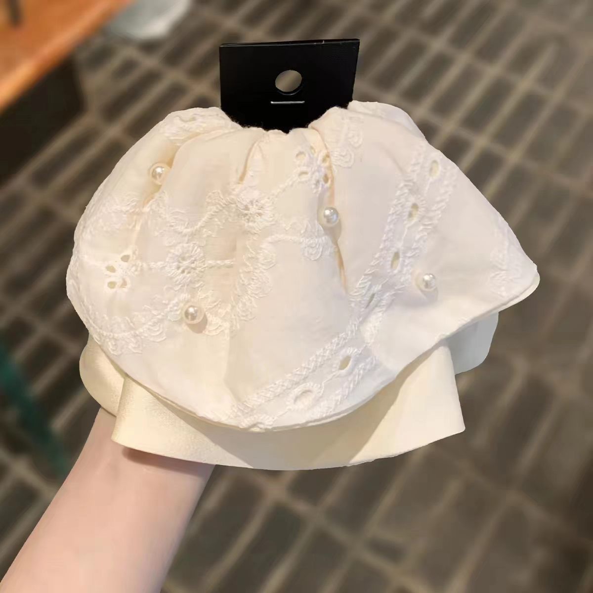 复古蕾丝花朵裙摆抓夹女珍珠装饰米色百搭马尾夹显脸小气质鲨鱼夹