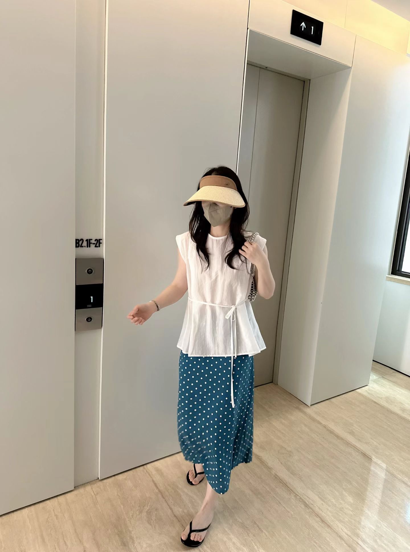 韩国东大门正品女装百搭圆领无袖砍肩衬衫系带宽松显瘦休闲上衣
