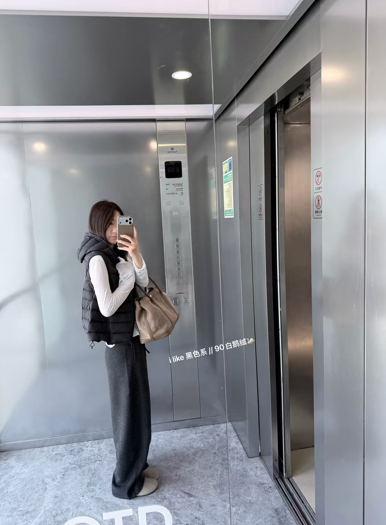 韩国东大门正品女装2026百搭显瘦连帽纯色拉链排骨鹅绒马甲羽外套