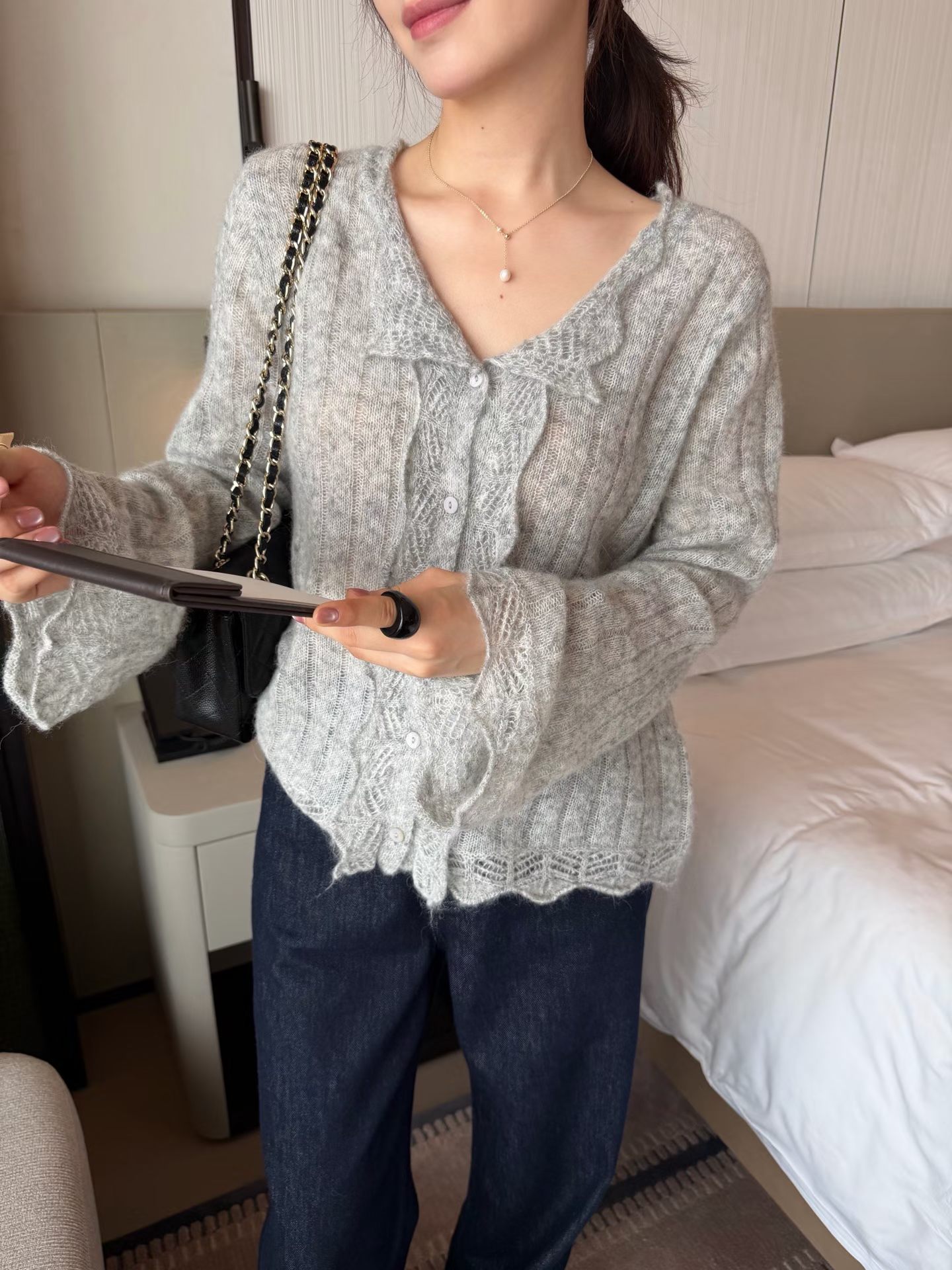 韩国东大门正品女装2026百搭显瘦V领花边镂空喇叭袖针织开衫毛衣