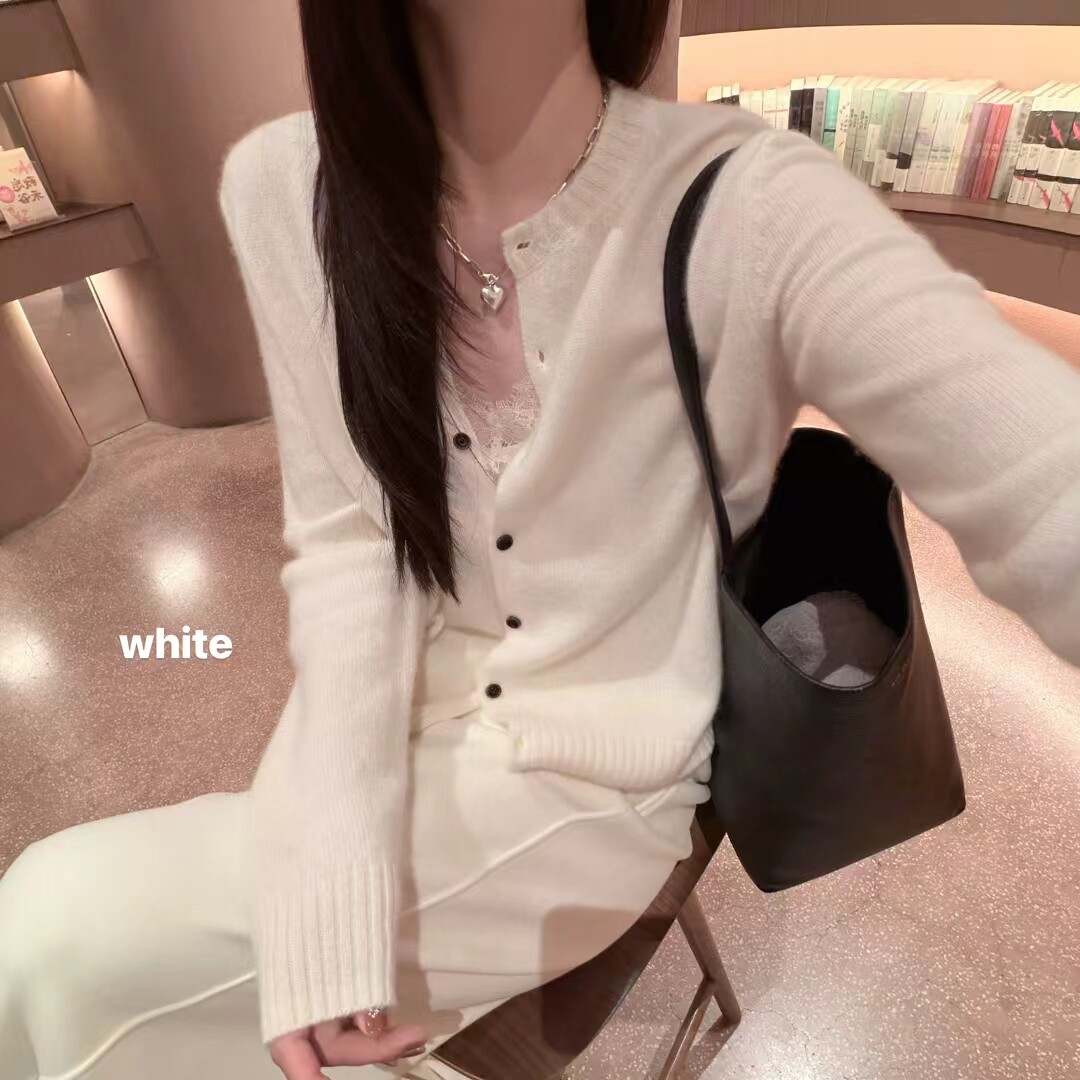 韩国东大门正品女装2026百搭显瘦圆领纽扣高克重山羊绒针织毛衣