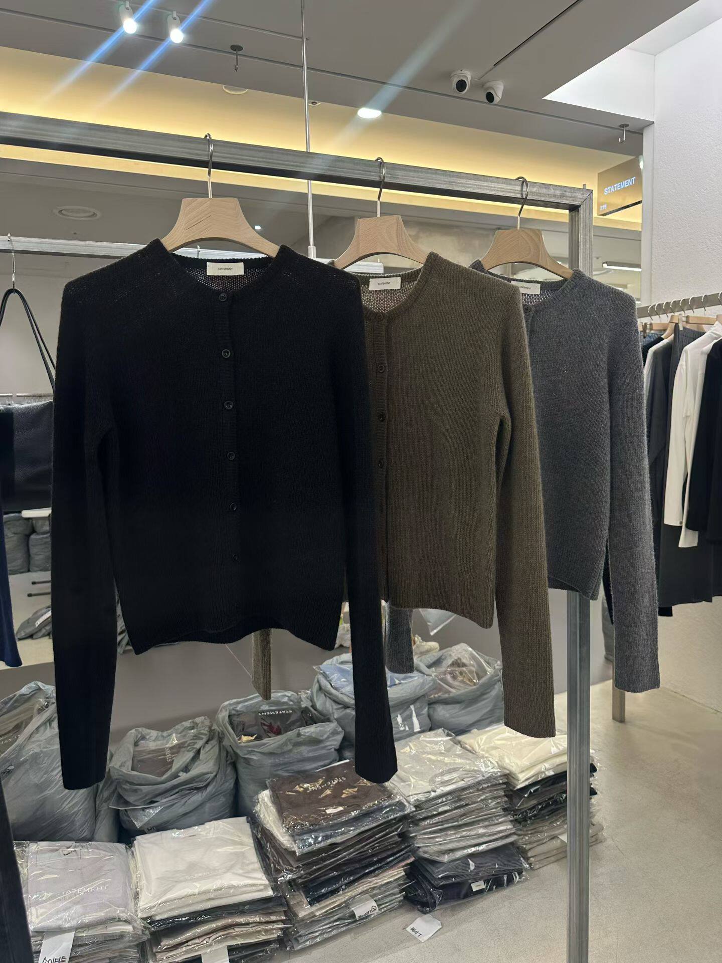 韩国东大门正品女装2026秋季新款百搭显瘦圆领单排扣针织开衫上衣