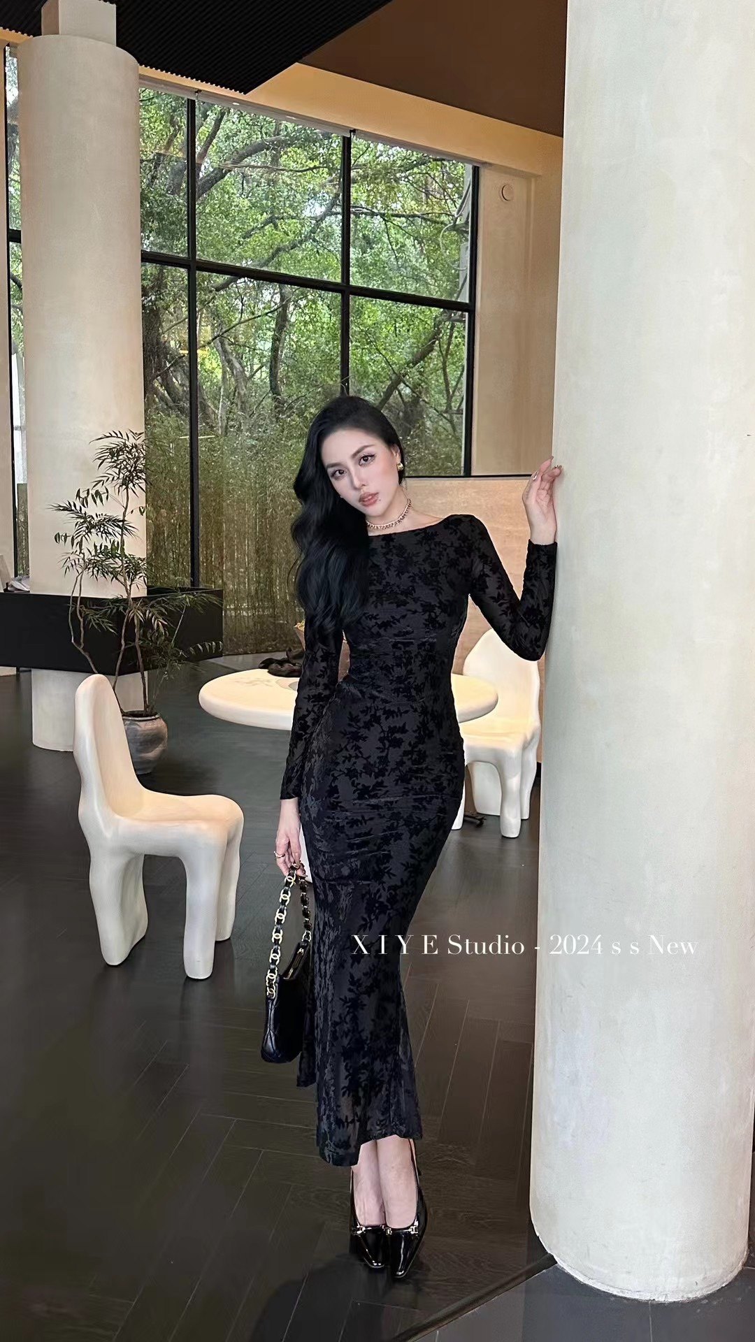 秋冬新款复古蕾丝提花吊带连衣裙女赫本风黑色气质收腰礼服长裙