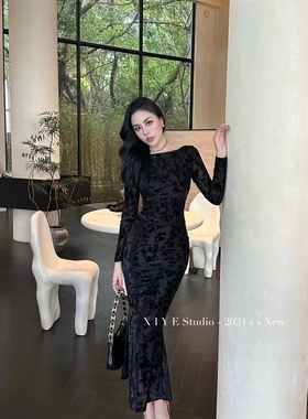 秋冬新款复古蕾丝提花吊带连衣裙女赫本风黑色气质收腰礼服长裙