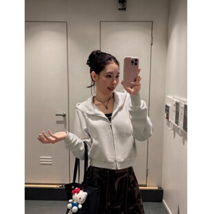 短款卫衣外套女白灰色2026新款连帽拉链开衫宽松秋冬加绒加厚上衣