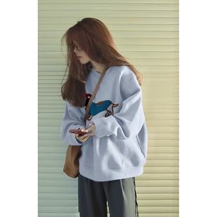 天蓝色圆领卫衣女款2026秋冬季新款设计感腊肠小狗印花宽松无帽衫