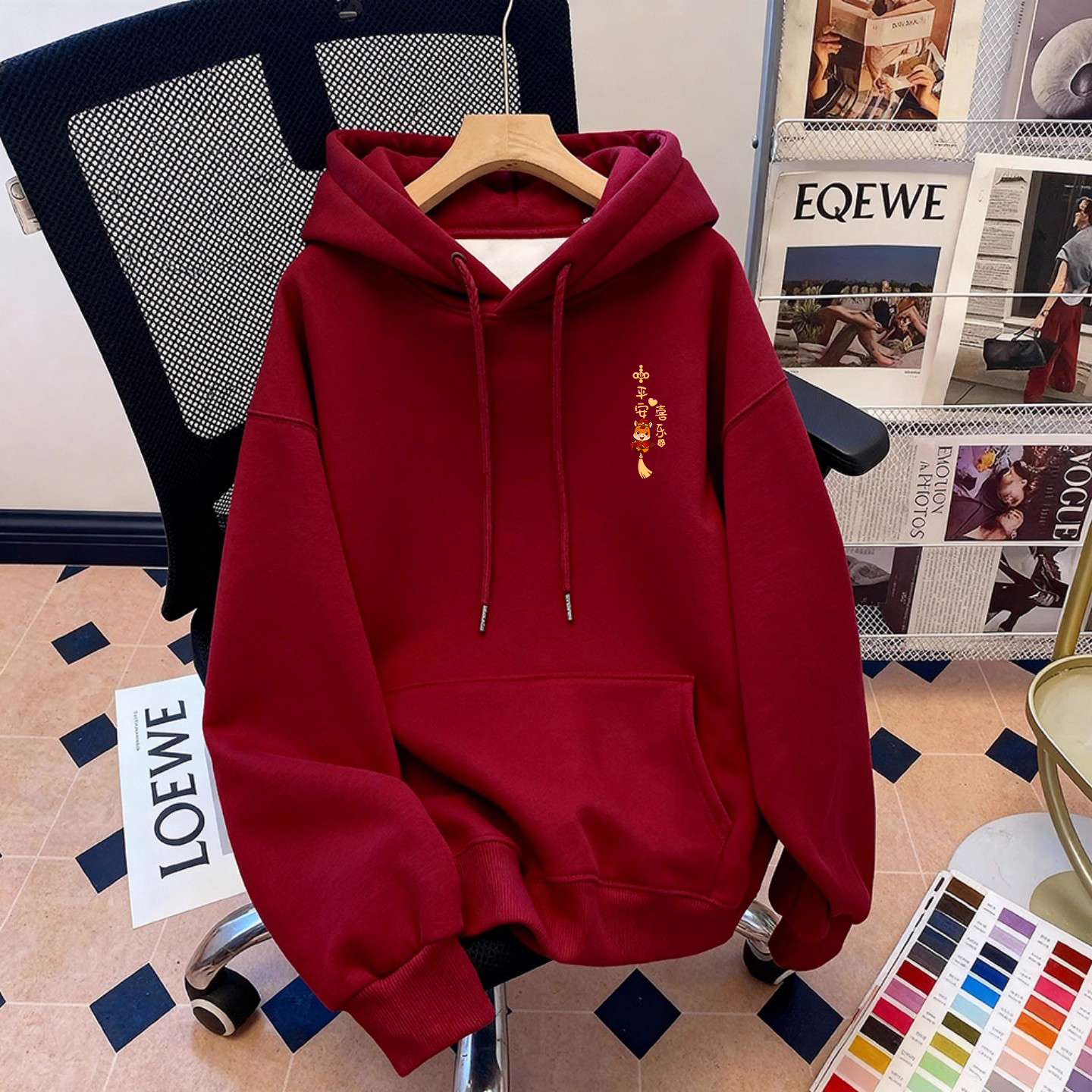 酒红色连帽加绒加厚卫衣女