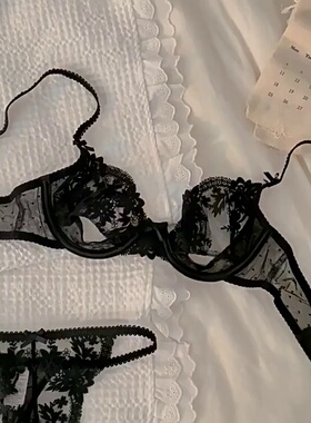 法式性感蕾丝内裤内衣女士薄款小胸聚拢带钢圈夏天网纱文胸罩套装