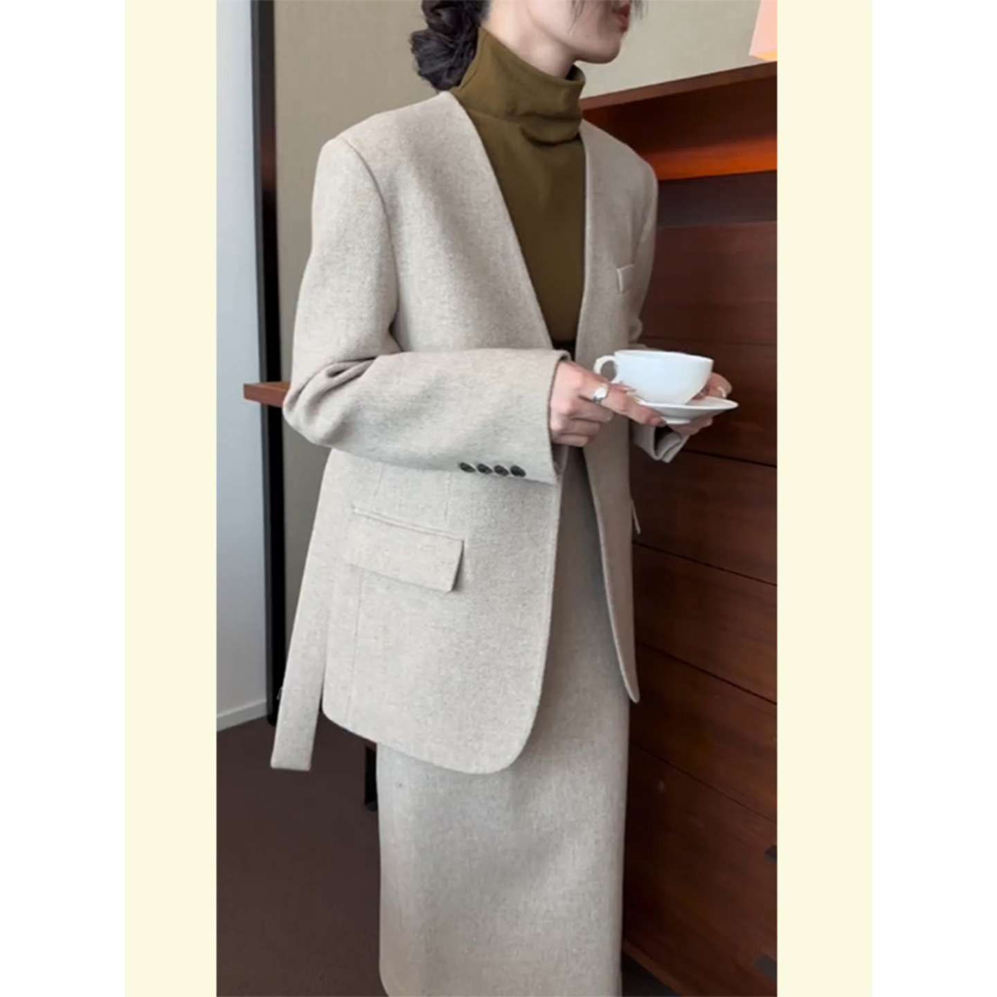 出席重要场合的小香风西装套装裙