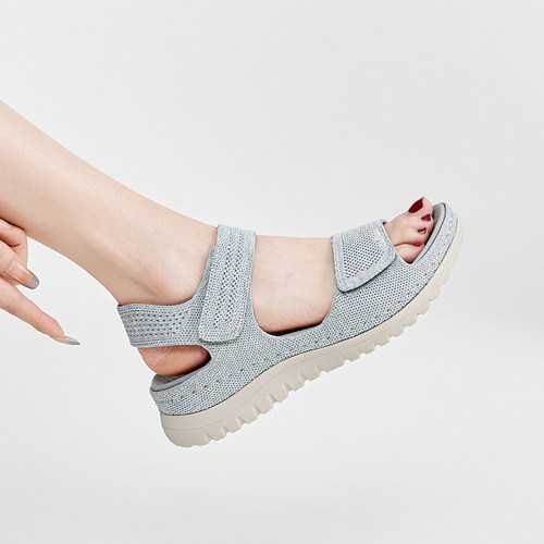 超轻可下水厚底一字带妈妈鞋凉鞋女夏软底魔术贴脚宽肥奶奶鞋大码