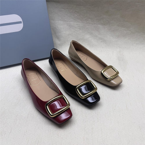 comely/康莉正品撤柜方头低跟金属扣时装女鞋新款牛漆皮浅口单鞋