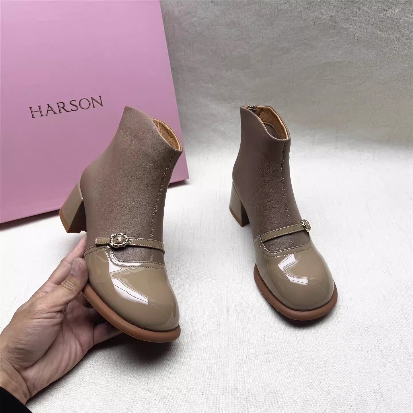 35码Harson/哈森正品撤柜粗跟圆头时装靴女秋冬新款羊牛皮短筒靴,女鞋,时装靴,淘宝优惠券,粉丝福利购,淘宝优惠卷